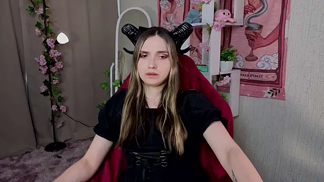 NocturneHuntress online show from June 21, 2026, 8:42 am