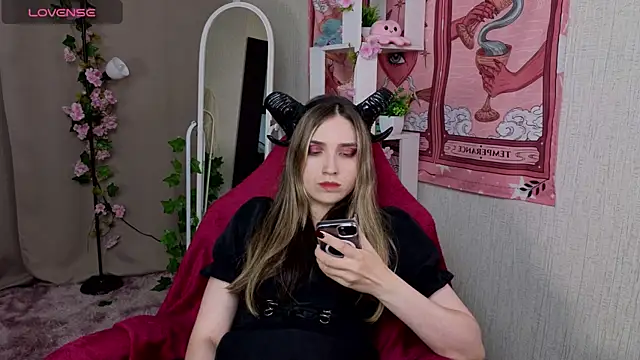 NocturneHuntress online show from June 26, 2026, 7:47 am