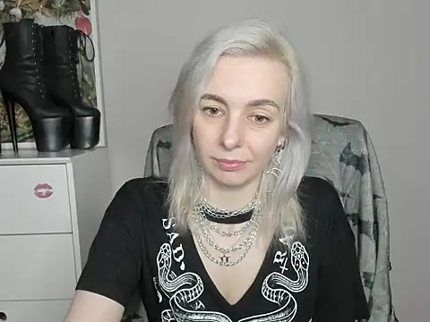 Snapshot of velvetanne chatting on June 19, 2026, 6:30 am velvetanne online show from June 19, 2026, 6:30 am