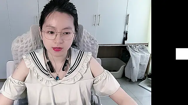 Erya-369 online show from May 21, 2026, 6:33 am