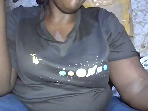 Snapshot of queenrosa3 chatting on July 6, 2026, 10:55 am queenrosa3 online show from July 6, 2026, 10:55 am