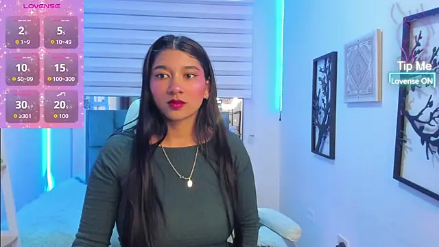 Snapshot of Aurora_Blazee chatting on July 10, 2026, 12:38 pm Aurora Blazee online show from July 10, 2026, 12:38 pm