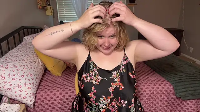 Snapshot of heyheyitssage chatting on July 14, 2026, 2:01 pm heyheyitssage online show from July 14, 2026, 2:01 pm