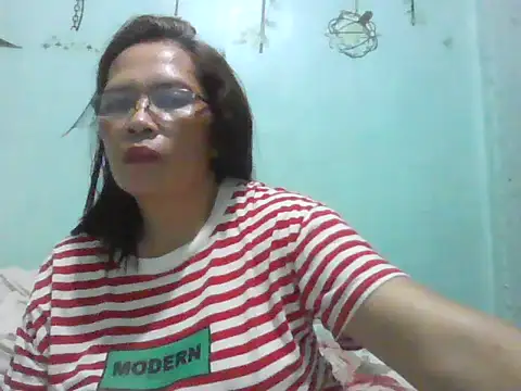 momshe2026 online show from June 20, 2026, 8:03 pm