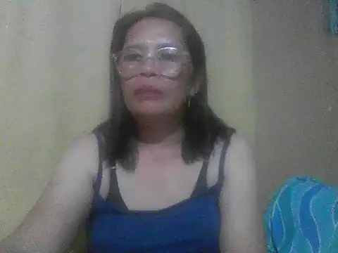 momshe2026 online show from June 5, 2026, 7:19 pm