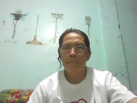 momshe2026 online show from June 15, 2026, 11:10 am