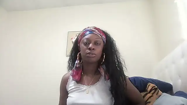 Snapshot of Prettylondond chatting on June 19, 2026, 3:40 pm Prettylondond online show from June 19, 2026, 3:40 pm