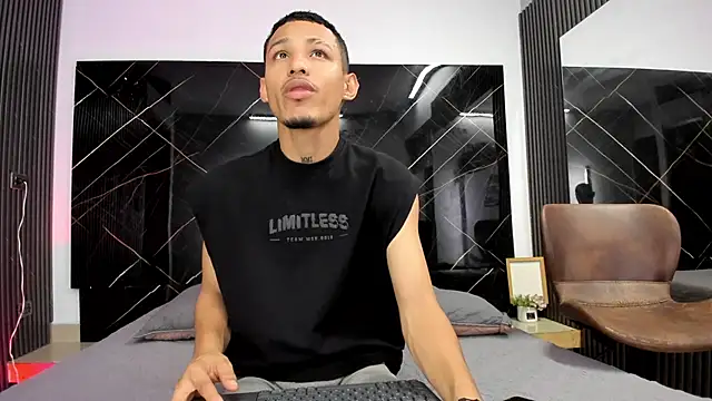 Snapshot of Camilo_Contreras chatting on June 8, 2026, 7:36 pm Camilo Contreras online show from June 8, 2026, 7:36 pm