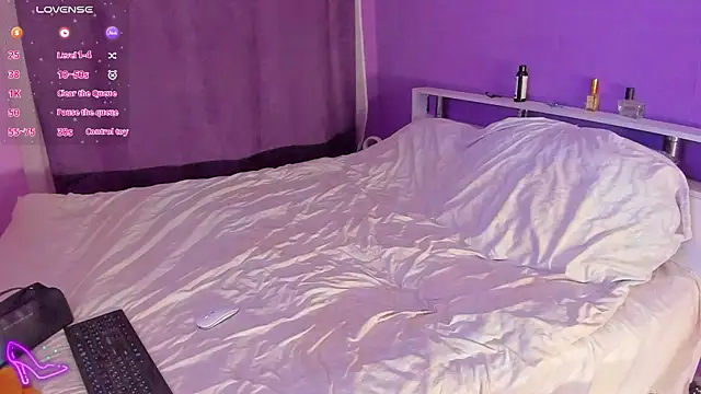 NicolePepper online show from October 31, 2025, 4:36 pm