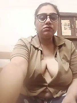 yourchahat27 online show from June 11, 2026, 2:53 am