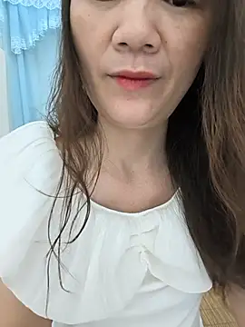 Snapshot of Lye_lovely chatting on June 21, 2026, 10:04 pm Lye lovely online show from June 21, 2026, 10:04 pm