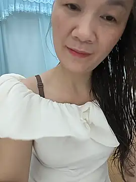 Snapshot of Lye_lovely chatting on June 26, 2026, 1:17 pm Lye lovely online show from June 26, 2026, 1:17 pm