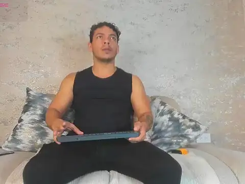 OliverWyse online show from June 19, 2026, 11:53 pm