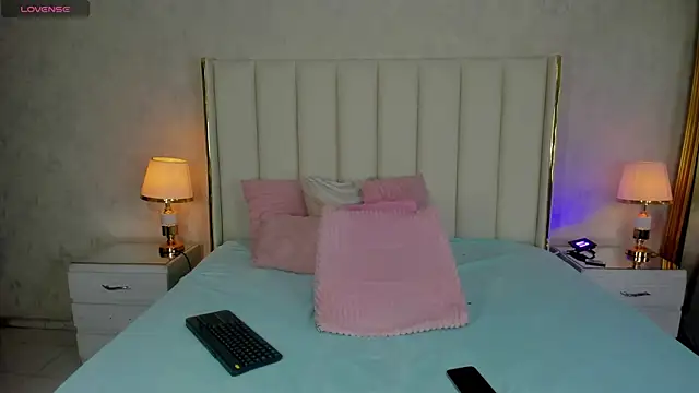Snapshot of KaylaDavies chatting on June 19, 2026, 8:36 pm KaylaDavies online show from June 19, 2026, 8:36 pm