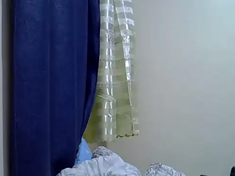 crazybeibe online show from June 17, 2026, 6:29 pm