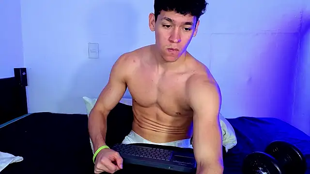 Snapshot of Luke_Muscle chatting on June 4, 2026, 2:38 am Luke Muscle online show from June 4, 2026, 2:38 am