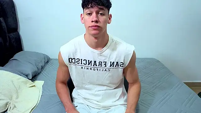 Snapshot of Luke_Muscle chatting on July 8, 2026, 12:28 pm Luke Muscle online show from July 8, 2026, 12:28 pm