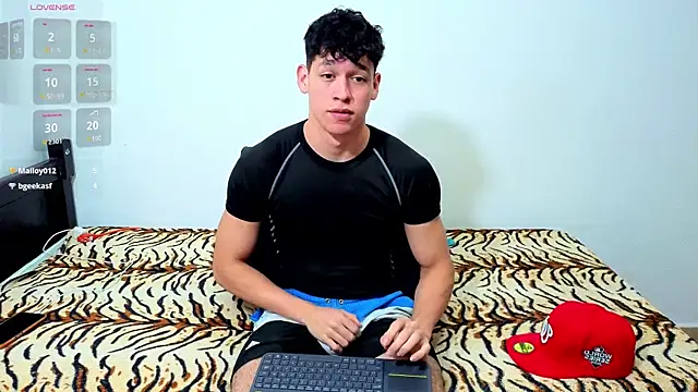 Snapshot of Luke_Muscle chatting on June 18, 2026, 11:54 pm Luke Muscle online show from June 18, 2026, 11:54 pm