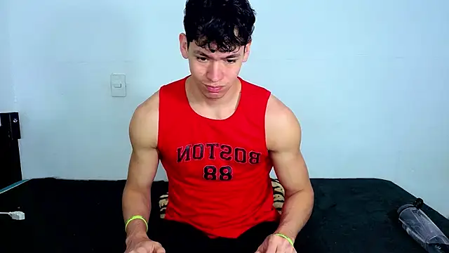 Snapshot of Luke_Muscle chatting on June 3, 2026, 12:28 pm Luke Muscle online show from June 3, 2026, 12:28 pm