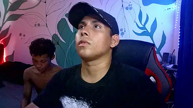 Snapshot of Latinos2411 chatting on June 3, 2026, 2:56 am Latinos2411 online show from June 3, 2026, 2:56 am