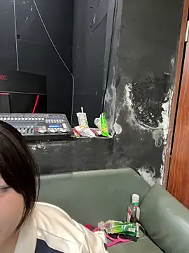 Shadowgril online show from May 22, 2026, 10:57 am