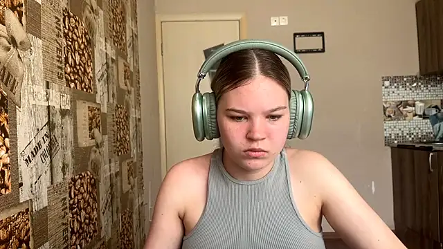 HellyRay online show from June 10, 2026, 1:01 pm