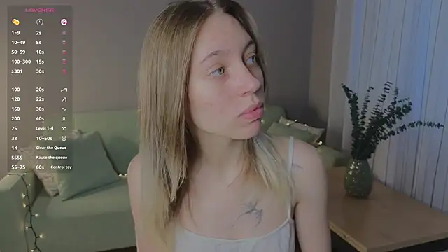 Snapshot of BlondeKelly chatting on July 11, 2026, 5:02 pm BlondeKelly online show from July 11, 2026, 5:02 pm