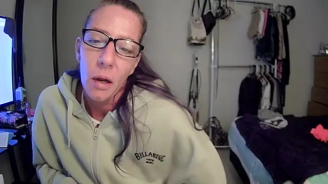 Snapshot of Quartz1Champagne chatting on June 15, 2026, 6:02 am Quartz1Champagne online show from June 15, 2026, 6:02 am