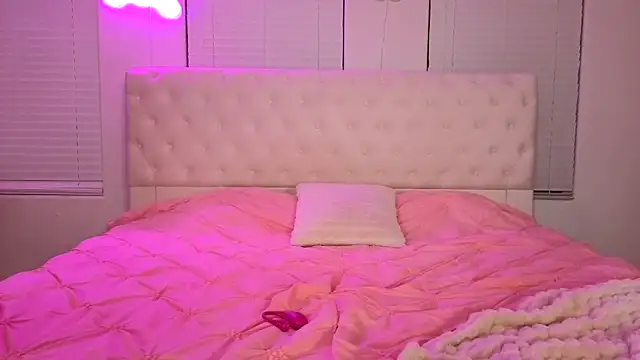 Snapshot of CocoRican chatting on November 9, 2025, 7:45 am CocoRican online show from November 9, 2025, 7:45 am