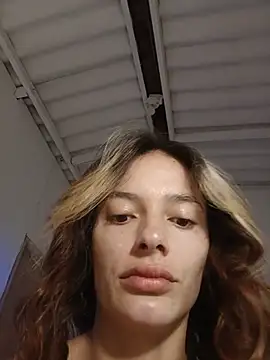 Snapshot of karenarango chatting on July 16, 2026, 9:39 am karenarango online show from July 16, 2026, 9:39 am