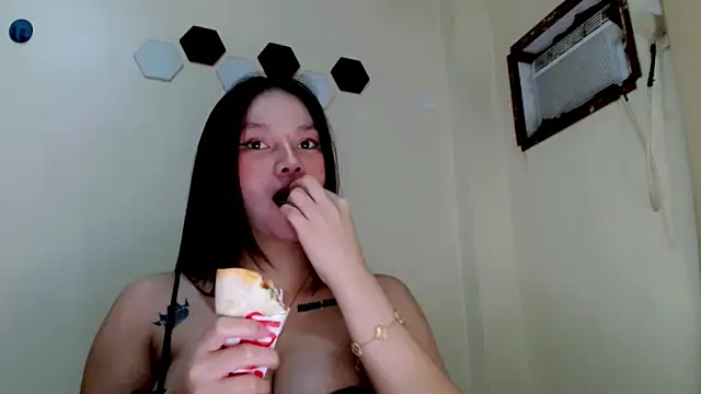 Snapshot of slutty_anna29 chatting on June 3, 2026, 3:17 pm slutty anna29 online show from June 3, 2026, 3:17 pm
