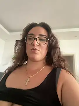 Snapshot of CurvyyMomy chatting on July 17, 2026, 11:29 am CurvyyMomy online show from July 17, 2026, 11:29 am