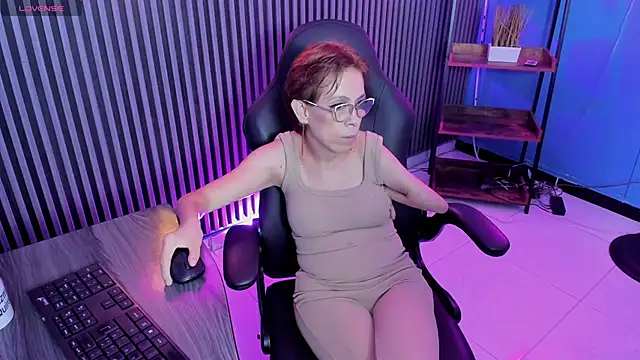 Snapshot of Madame_mature1 chatting on June 15, 2026, 4:28 pm Madame mature1 online show from June 15, 2026, 4:28 pm