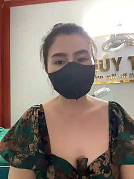 Luna200004 online show from May 23, 2026, 5:17 am