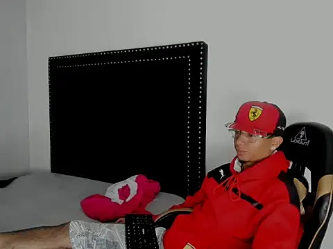 LoganNRose online show from July 21, 2026, 2:47 am