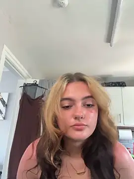 naughtygirl6989 online show from May 26, 2026, 10:46 am