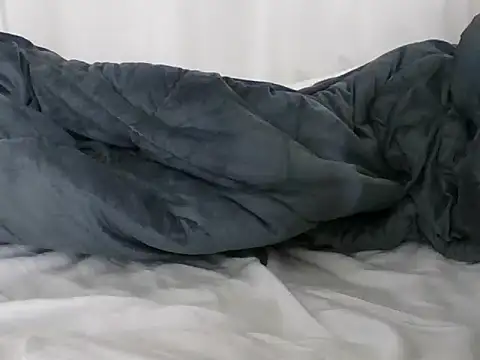 Hotpetitte online show from June 20, 2026, 1:43 am