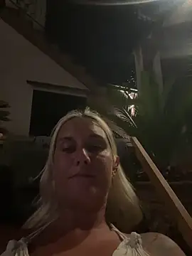 Snapshot of Sofia_beee chatting on June 30, 2026, 12:21 am Sofia beee online show from June 30, 2026, 12:21 am