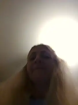 Snapshot of Kisa_Dreis chatting on June 21, 2026, 1:44 am Kisa Dreis online show from June 21, 2026, 1:44 am
