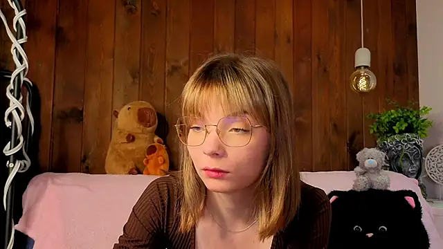 Snapshot of IvoryPesante chatting on June 15, 2026, 8:41 pm IvoryPesante online show from June 15, 2026, 8:41 pm