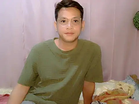 Snapshot of george4u8899 chatting on June 25, 2026, 1:49 pm george4u8899 online show from June 25, 2026, 1:49 pm