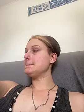 Quenn667 online show from June 19, 2026, 2:34 pm
