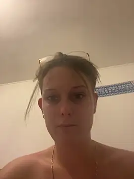 Quenn667 online show from June 16, 2026, 8:53 pm