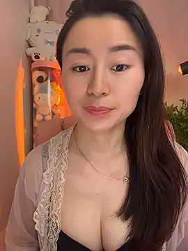 shanshan66666 online show from June 12, 2026, 3:32 pm