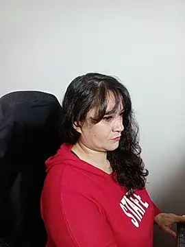 Snapshot of alayacherry_ chatting on June 1, 2026, 7:02 pm alayacherry online show from June 1, 2026, 7:02 pm