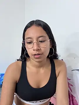 Snapshot of Violetlove_ chatting on June 18, 2026, 8:57 am Violetlove online show from June 18, 2026, 8:57 am