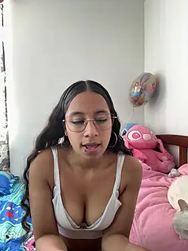 Snapshot of Violetlove_ chatting on July 16, 2026, 8:06 pm Violetlove online show from July 16, 2026, 8:06 pm