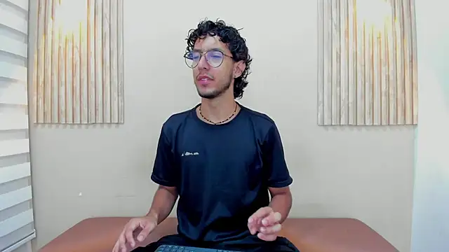Snapshot of LEO_SANZ66 chatting on June 3, 2026, 12:28 pm LEO SANZ66 online show from June 3, 2026, 12:28 pm