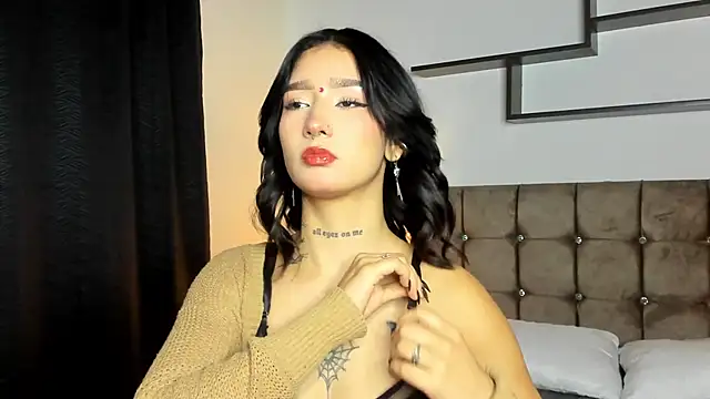 SophieMoneet online show from June 22, 2026, 12:35 pm