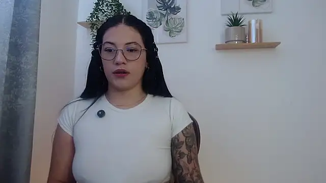 Snapshot of Leena_rose chatting on May 30, 2026, 2:01 pm Leena rose online show from May 30, 2026, 2:01 pm